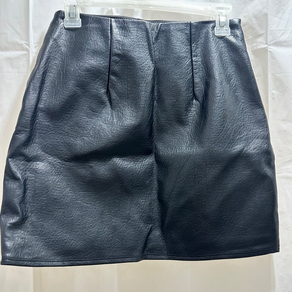 Old Navy Black Faux Leather Mini Skirt SZ XS - Picture 4 of 5